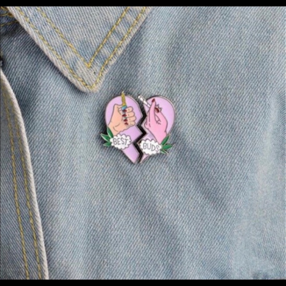 *LAST ONE*Hilarious Best Buds Pin Set - Picture 7 of 7